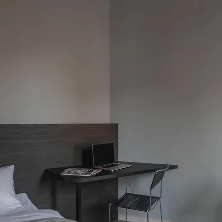 Resume Apartments, Swimmer Corner No 2