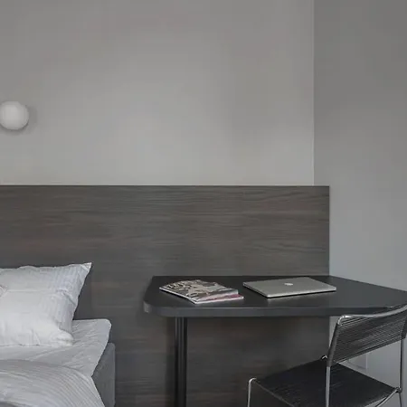 Resume Apartments, Swimmer Corner No 2